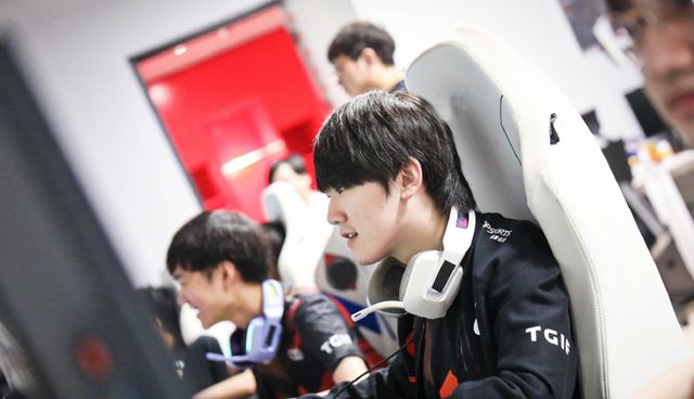 顺势以一记 顺势以一记