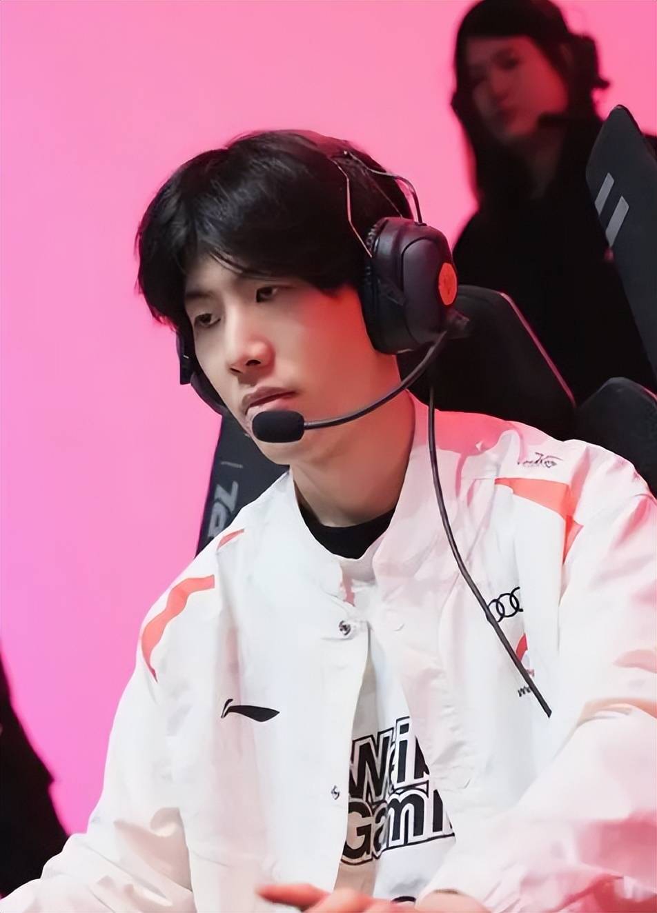 与队友形成 与队友形成