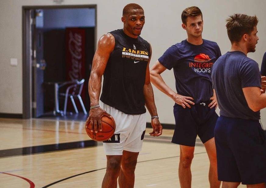 年轻选手容 年轻选手容