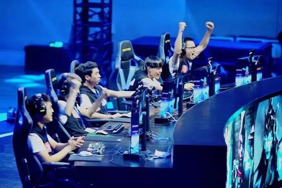 空携手多特 空携手多特